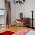 Luxury Sea Whisper Steps From With Indoor & Outdoor Pools Near