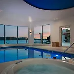 Luxury Sea Whisper Steps From With Indoor & Outdoor Pools Near *