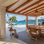 Willa Luxury Sea Whisper Steps From With Indoor & Outdoor Pools Near Szybenik