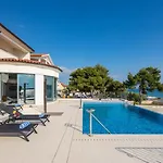 Villa Luxury Sea Whisper Steps From With Indoor & Outdoor Pools Near