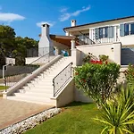 Luxury Sea Whisper Steps From With Indoor & Outdoor Pools Near Villa *
