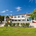 Luxury Sea Whisper Steps From With Indoor & Outdoor Pools Near