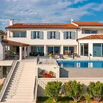 Luxury Sea Whisper Steps From With Indoor & Outdoor Pools Near Villa