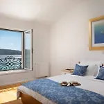 Luxury Sea Whisper Steps From With Indoor & Outdoor Pools Near Villa *