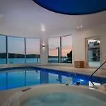 Luxury Sea Whisper Steps From With Indoor & Outdoor Pools Near Villa