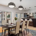 Luxury Sea Whisper Steps From With Indoor & Outdoor Pools Near Villa