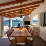 Luxury Sea Whisper Steps From With Indoor & Outdoor Pools Near Villa *
