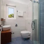 Luxury Sea Whisper Steps From With Indoor & Outdoor Pools Near Villa