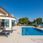 Luxury Sea Whisper Steps From With Indoor & Outdoor Pools Near