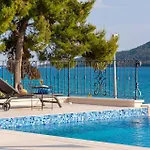 Luxury Sea Whisper Steps From With Indoor & Outdoor Pools Near * Sibenik