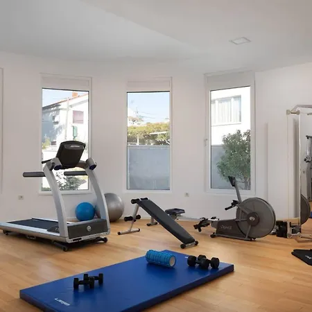 Luxury Sea Whisper With Private Pool, Sauna, Jacuzzi And Gym By The Sea - 别墅 希贝尼克