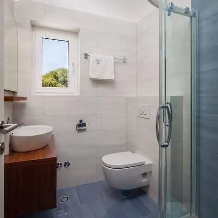 Luxury Sea Whisper With Private Pool, Sauna, Jacuzzi And Gym By The Sea -