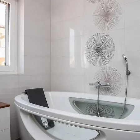 Luxury Sea Whisper With Private Pool, Sauna, Jacuzzi And Gym By The Sea - * 希贝尼克