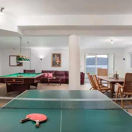 Luxury Sea Whisper With Private Pool, Sauna, Jacuzzi And Gym By The Sea - 别墅 希贝尼克