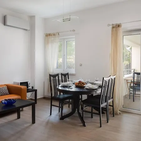 Luxury Sea Whisper With Private Pool, Sauna, Jacuzzi And Gym By The Sea - 希贝尼克