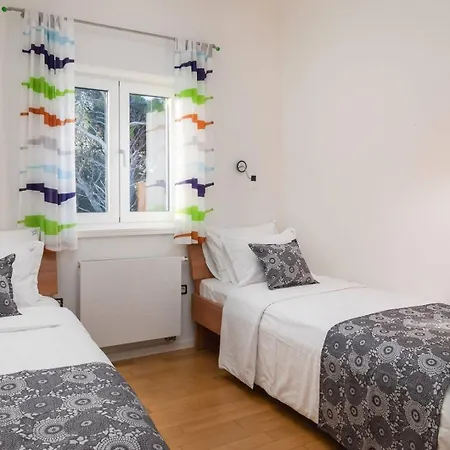 Luxury Sea Whisper With Private Pool, Sauna, Jacuzzi And Gym By The Sea - * 希贝尼克