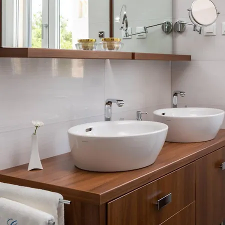 Luxury Sea Whisper With Private Pool, Sauna, Jacuzzi And Gym By The Sea -