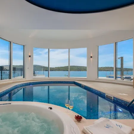 Luxury Sea Whisper With Private Pool, Sauna, Jacuzzi And Gym By The Sea - *