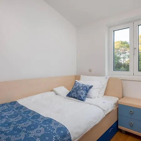 Luxury Sea Whisper With Private Pool, Sauna, Jacuzzi And Gym By The Sea - 别墅 希贝尼克