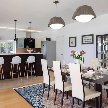 Luxury Sea Whisper With Private Pool, Sauna, Jacuzzi And Gym By The Sea - 别墅