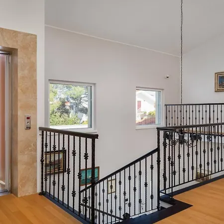 Luxury Sea Whisper With Private Pool, Sauna, Jacuzzi And Gym By The Sea - * 希贝尼克