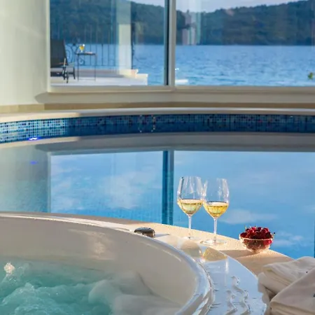 别墅 Luxury Sea Whisper With Private Pool, Sauna, Jacuzzi And Gym By The Sea - *