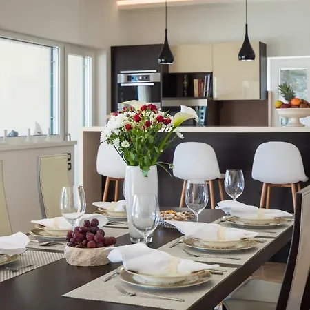 别墅 Luxury Sea Whisper With Private Pool, Sauna, Jacuzzi And Gym By The Sea - 希贝尼克