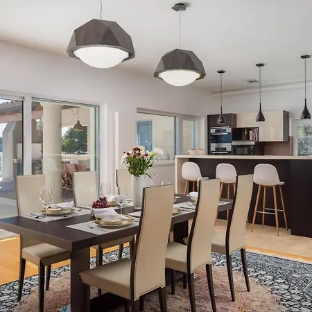 别墅 Luxury Sea Whisper With Private Pool, Sauna, Jacuzzi And Gym By The Sea - *