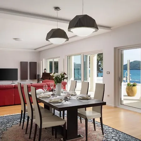 Luxury Sea Whisper With Private Pool, Sauna, Jacuzzi And Gym By The Sea -