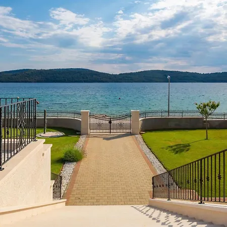 Luxury Sea Whisper With Private Pool, Sauna, Jacuzzi And Gym By The Sea - *