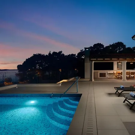 别墅 Luxury Sea Whisper With Private Pool, Sauna, Jacuzzi And Gym By The Sea - 希贝尼克