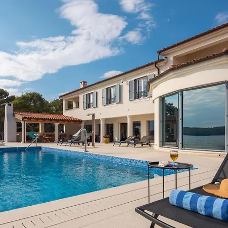 Luxury Sea Whisper With Private Pool, Sauna, Jacuzzi And Gym By The Sea - * 希贝尼克