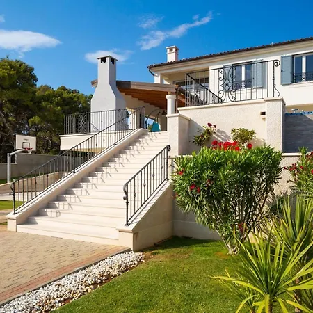 Luxury Sea Whisper With Private Pool, Sauna, Jacuzzi And Gym By The Sea - 别墅 *