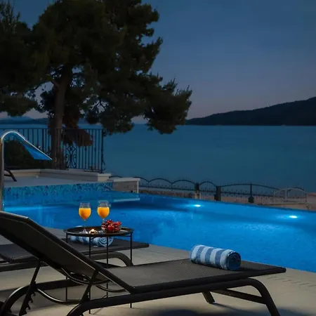 Villa Luxury Sea Whisper With Private Pool, Sauna, Jacuzzi And Gym By The Sea - *