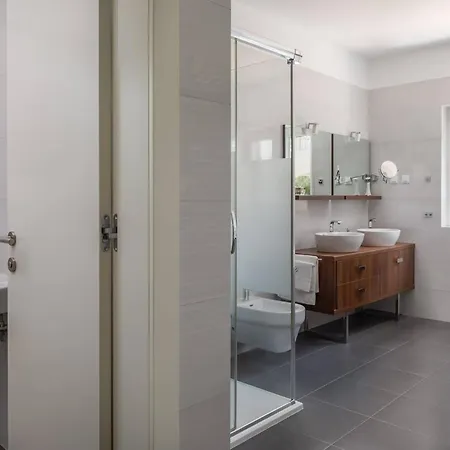 Luxury Sea Whisper Steps From With Indoor & Outdoor Pools Near Villa *