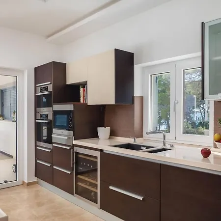 Villa Luxury Sea Whisper Steps From With Indoor & Outdoor Pools Near