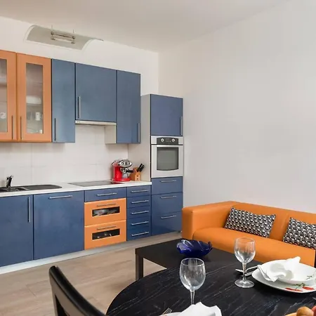 Luxury Sea Whisper Steps From With Indoor & Outdoor Pools Near *