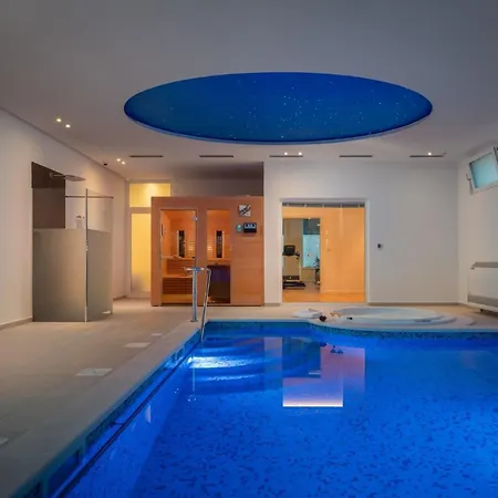 Вилла Luxury Sea Whisper Steps From With Indoor & Outdoor Pools Near Шибеник