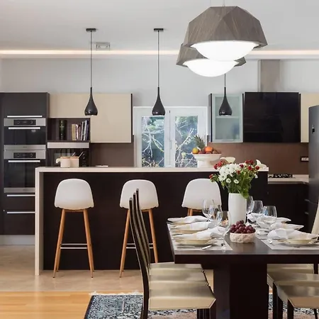Luxury Sea Whisper Steps From With Indoor & Outdoor Pools Near Villa *