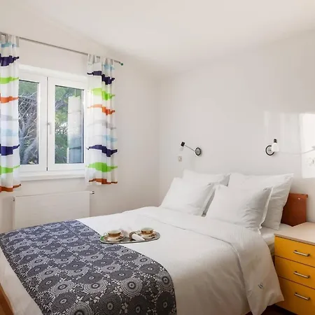 Luxury Sea Whisper Steps From With Indoor & Outdoor Pools Near
