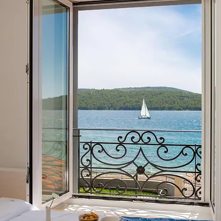 Luxury Sea Whisper Steps From With Indoor & Outdoor Pools Near Villa