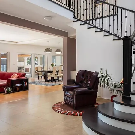 Villa Luxury Sea Whisper Steps From With Indoor & Outdoor Pools Near