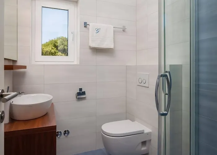 Luxury Sea Whisper With Private Pool, Sauna, Jacuzzi And Gym By The Sea -