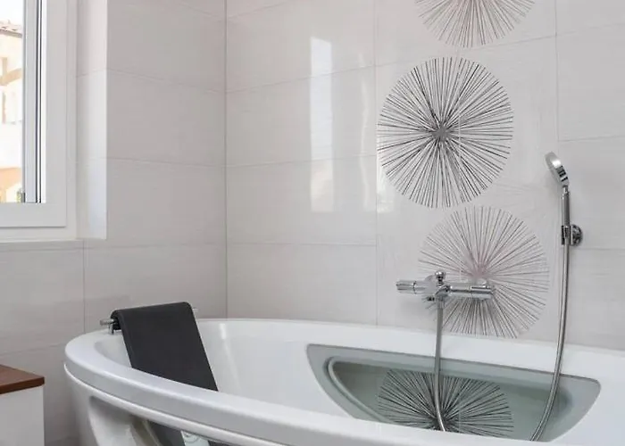 Luxury Sea Whisper With Private Pool, Sauna, Jacuzzi And Gym By The Sea - * Σίμπενικ