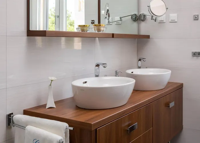 Luxury Sea Whisper With Private Pool, Sauna, Jacuzzi And Gym By The Sea -