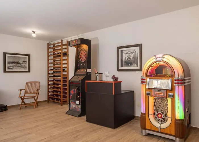 Βίλα Luxury Sea Whisper With Private Pool, Sauna, Jacuzzi And Gym By The Sea -