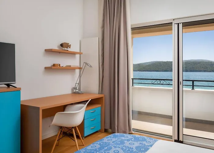 Luxury Sea Whisper With Private Pool, Sauna, Jacuzzi And Gym By The Sea -