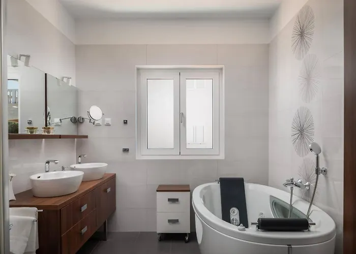 Βίλα Luxury Sea Whisper With Private Pool, Sauna, Jacuzzi And Gym By The Sea -