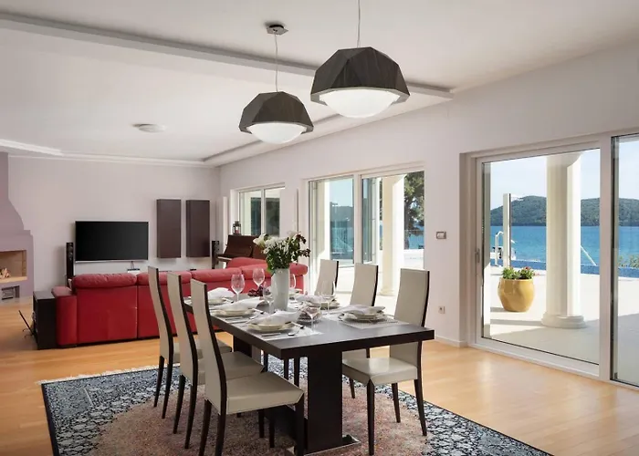 Luxury Sea Whisper With Private Pool, Sauna, Jacuzzi And Gym By The Sea -