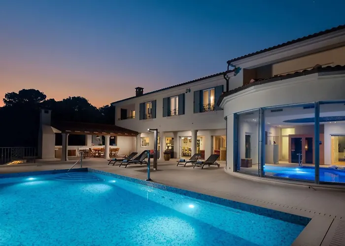 Luxury Sea Whisper With Private Pool, Sauna, Jacuzzi And Gym By The Sea - שיבניק